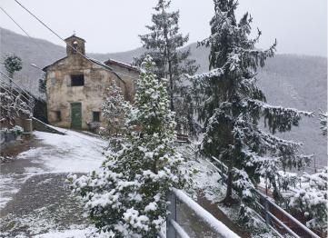 Montecalvo Capella Madonna Neve